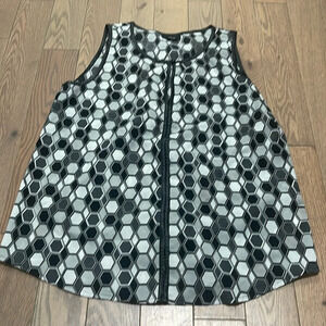 Apt. 9 Sleeveless vegan leather trim blouse. Size M. Black/White Geometric print